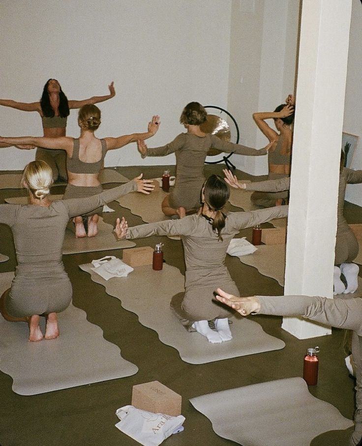 Rozmyte tło studia fitness.